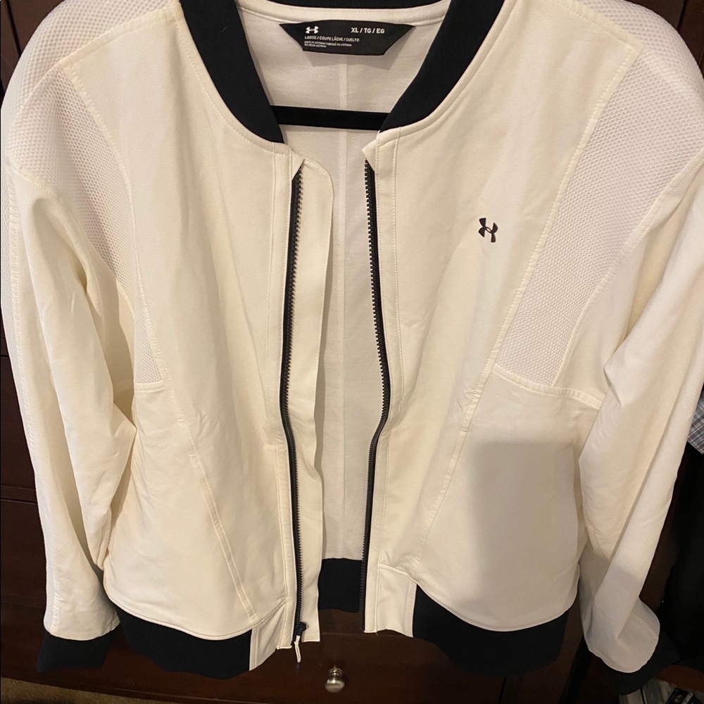 Women’s Under Armour Jacket Size XL